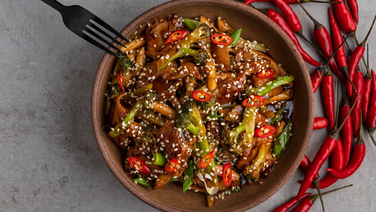 Stir Fried NoChicken Chunks με Σκιουφιχτά